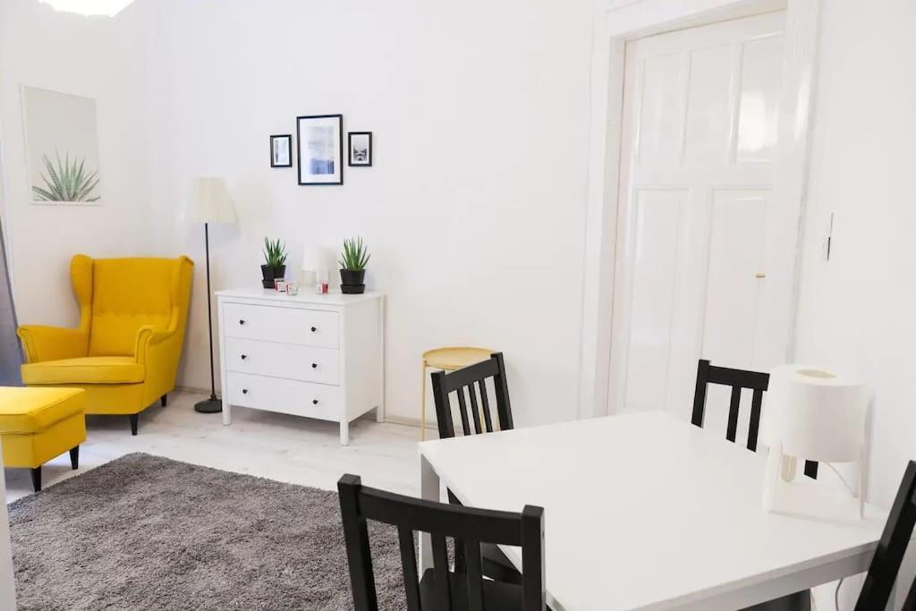 Central 30M2 A/C Apartment, 3 Min From Ny Cafe Budapest Esterno foto
